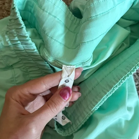 Lululemon Track That Shorts Mid Rise - Picture 4 of 6